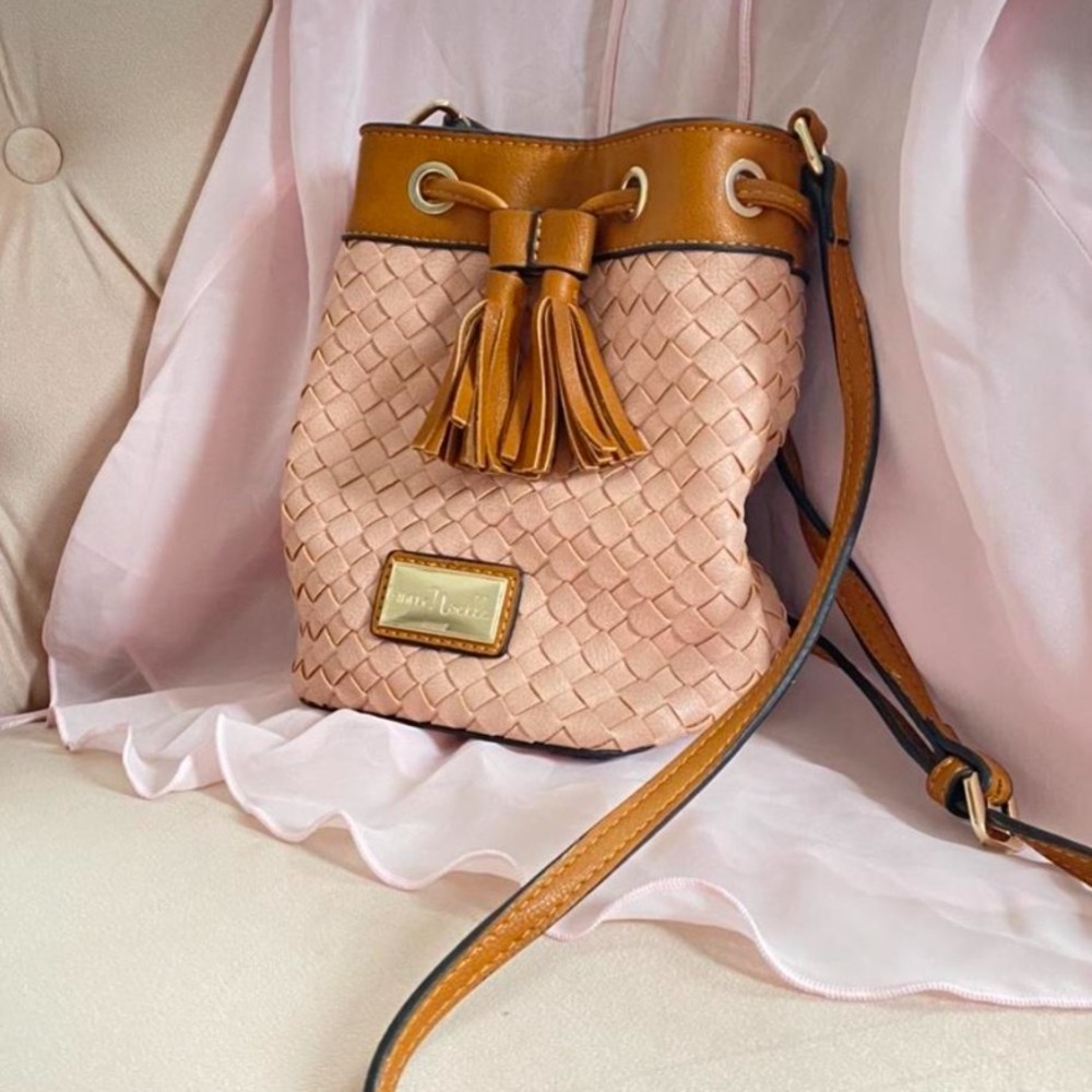 BRAND NEW Pink Simply Noelle Crossbody Purse